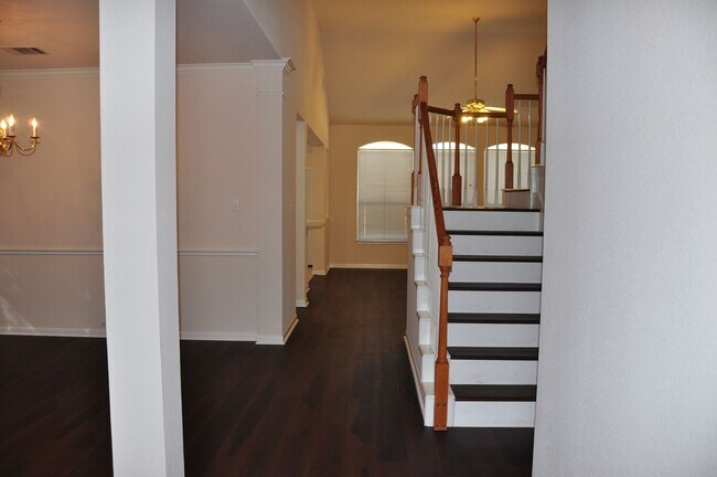 Building Photo - 4 Bedroom 3 Full Bath with Gameroom in Sco...
