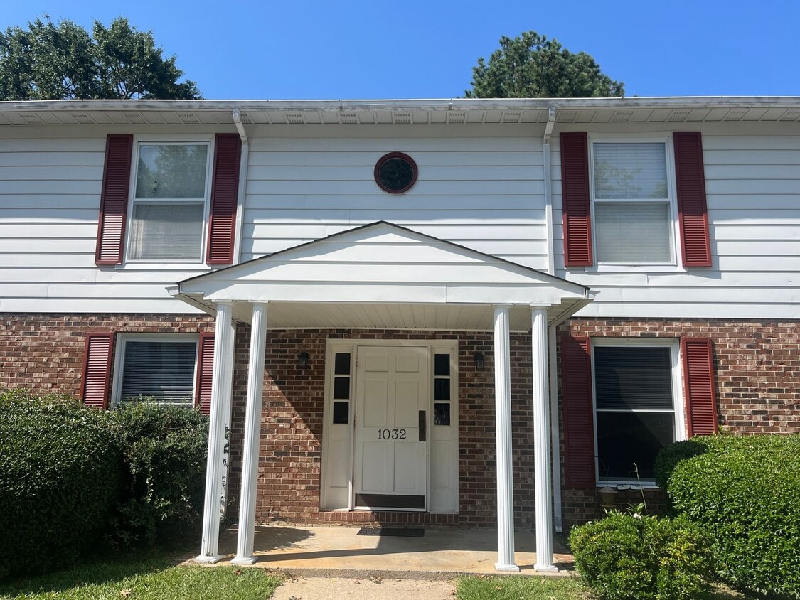 Primary Photo - 2 Bed, 1 Bath Condo