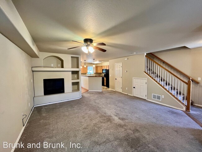 Building Photo - 2 br, 2.5 bath House - 2250 E La Salle Str...