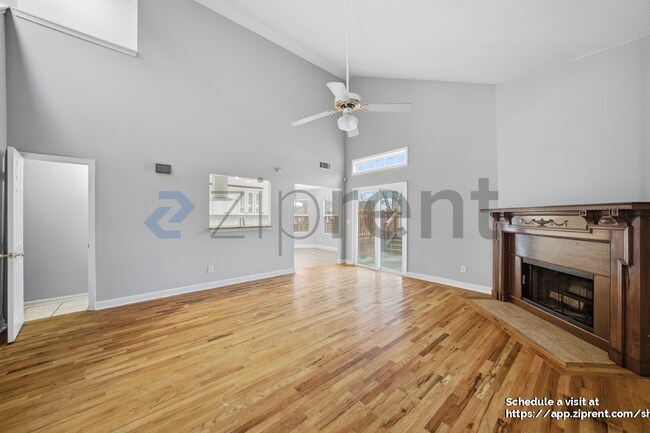 Foto del edificio - 2236 Raven Cir