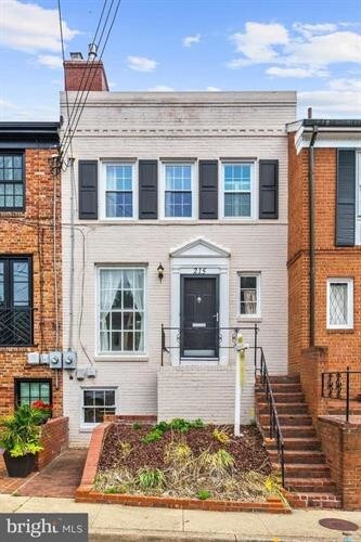 Primary Photo - 215 Green St