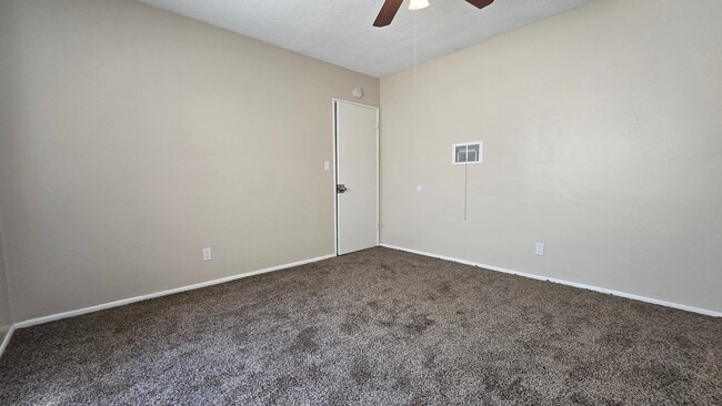 Building Photo - 260 N Oak Ave
