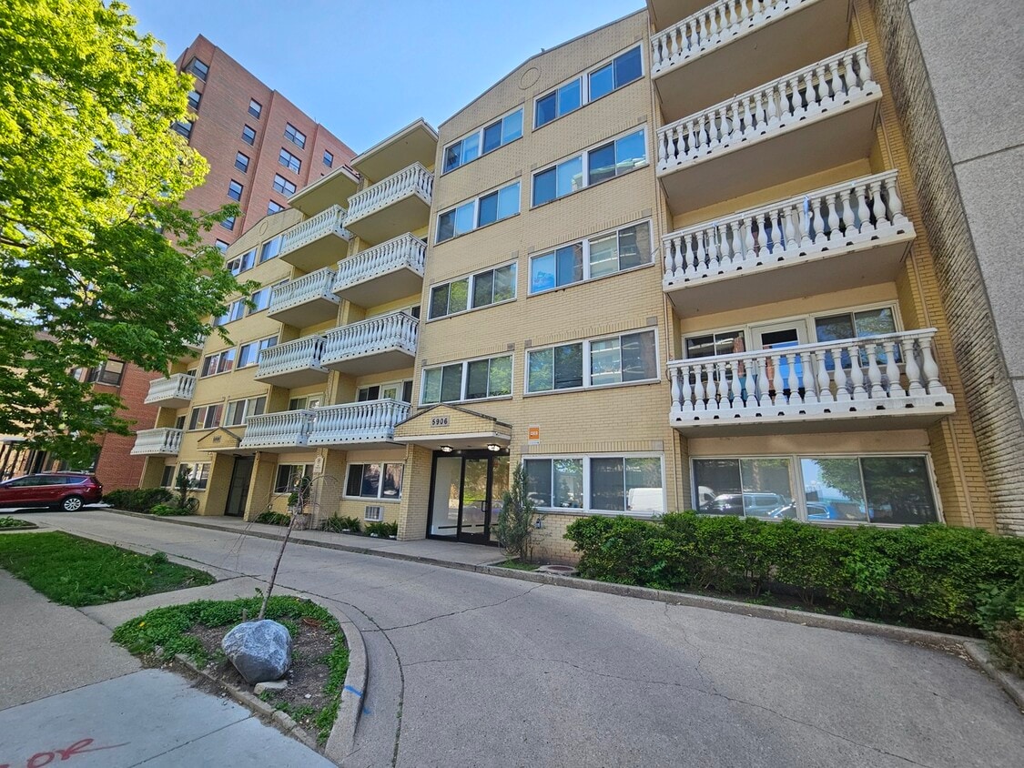 Primary Photo - 5906 N Sheridan Rd