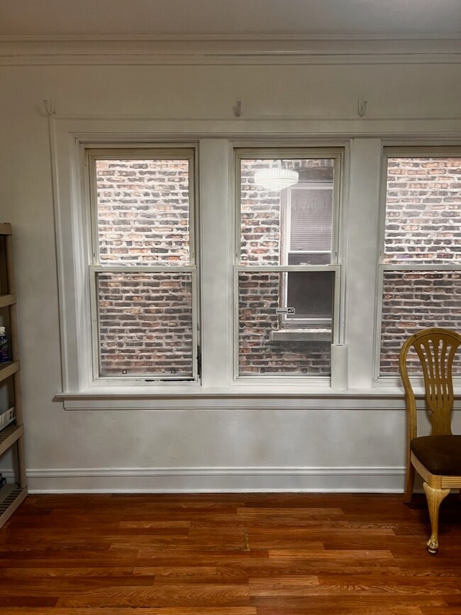 Building Photo - 6113 S Sacramento Ave