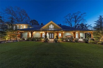 Building Photo - 920 Pine Cir