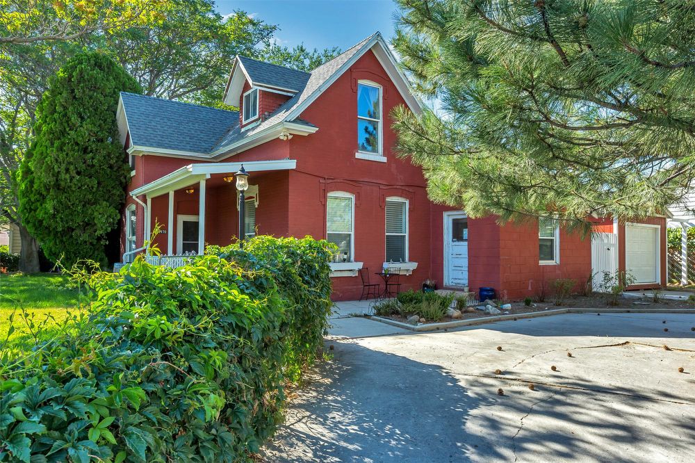 Primary Photo - 10470 S Columbine Cir