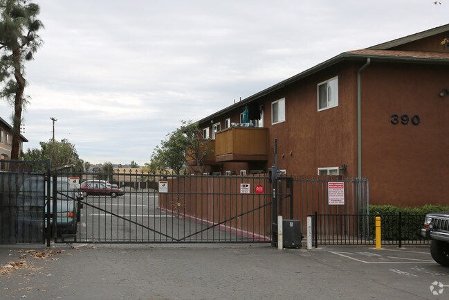 Building Photo - Maple Park Villas