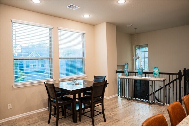 Foto del edificio - 4306 Foggy Creek Ln