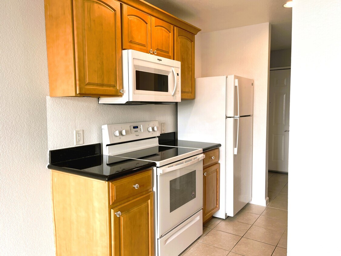 687 Royston Ln Unit 325, Hayward, CA 94544 Condo for Rent in Hayward