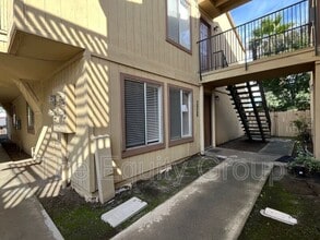 Building Photo - 3928 W Meadow Ave