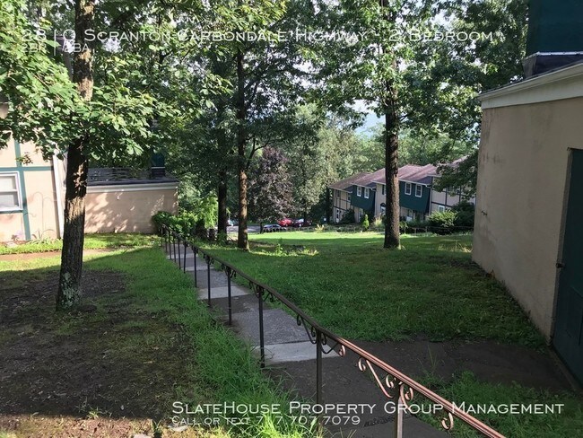 Building Photo - 2 Bedroom Townhome