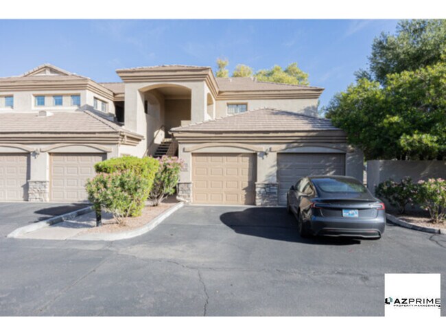 Foto del edificio - Live in the Lap of Luxury in this Stunning 2/2 Condo in the Heart of Scottsdale!