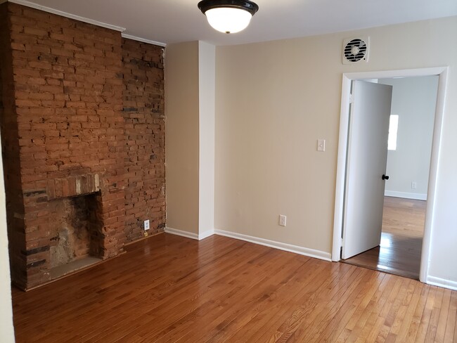 Building Photo - 414 S 15th St