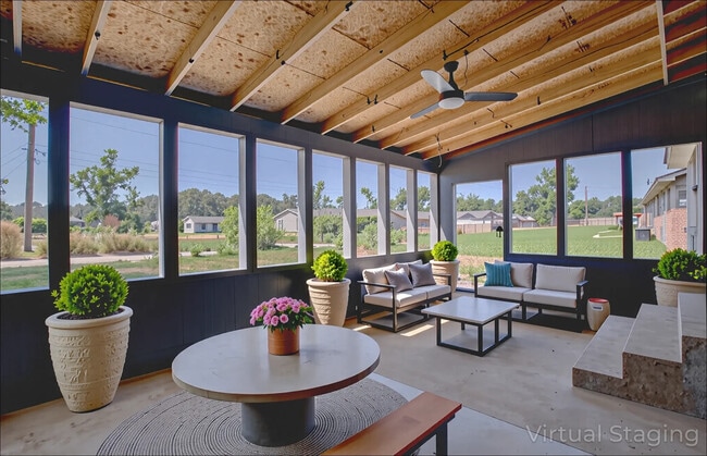 Virtual staged - 1007 Stone St