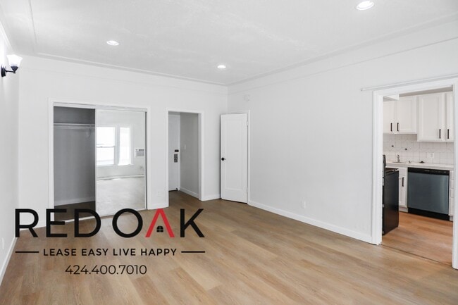 Building Photo - Magnificent Bright and Sunny Remodeled Stu...