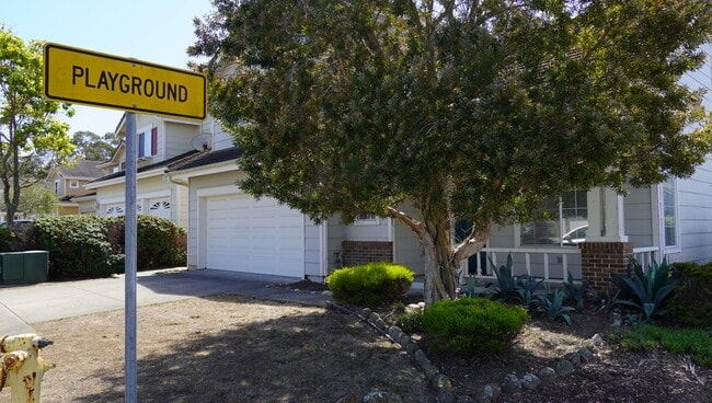 Building Photo - 25 Driftwood Ct