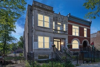Building Photo - 3217 W Fulton Blvd