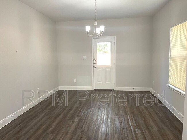 Building Photo - 1118 5th Ave N