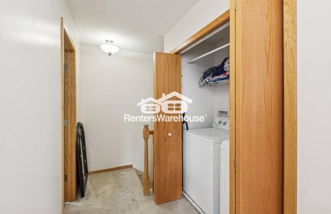 Foto del edificio - 8829 Branson Dr
