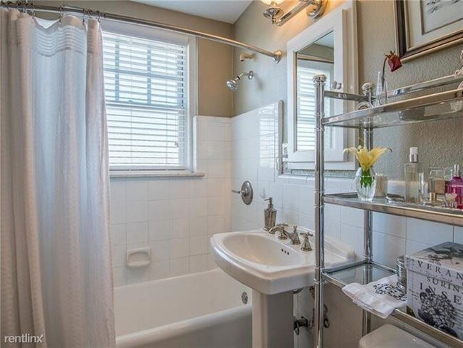 Foto del edificio - 2 br, 1 bath Apartment - 2306 Park Place Ave