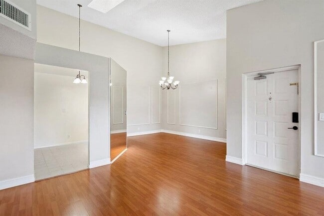 Foto del edificio - 13770 Oneida Dr