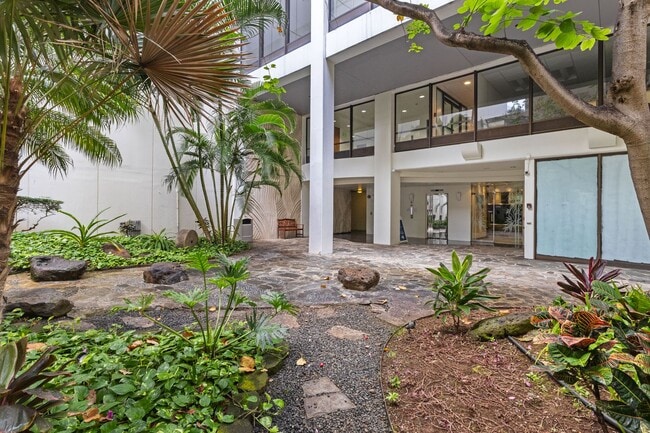 Photo - Downtown Honolulu Condo - AC . W/D . Full Kitchen