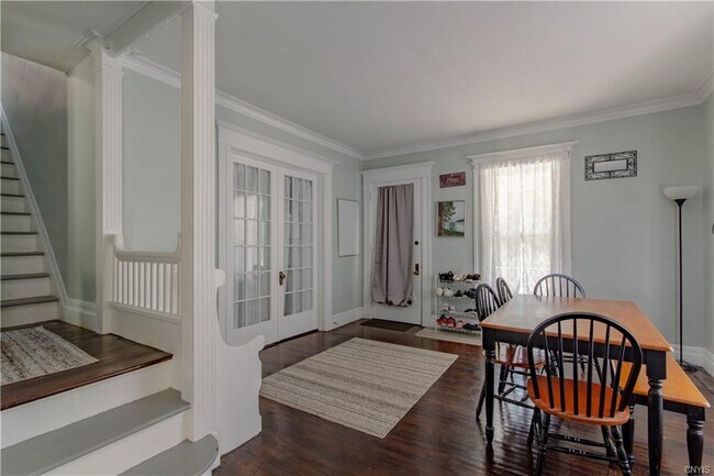 Comedor - 218 S Pleasant St