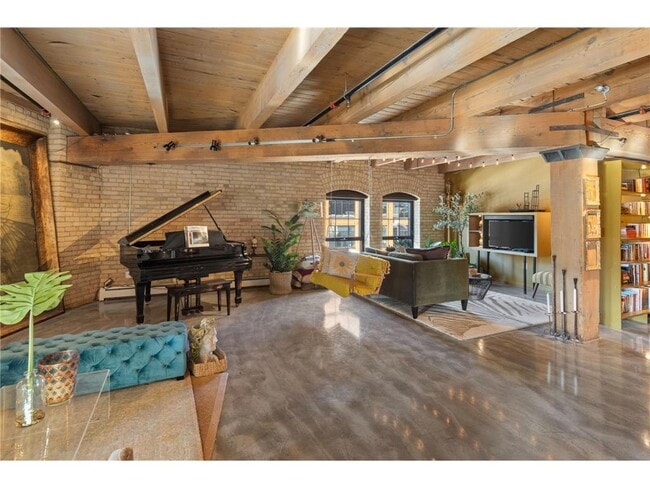 Building Photo - 404 N Washington Ave