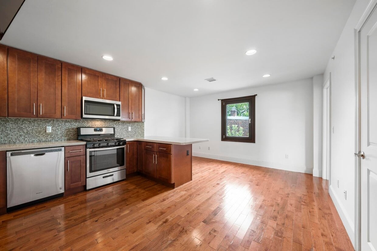 575 Hoboken Rd Unit 10, Carlstadt, NJ 07072 Room for Rent in