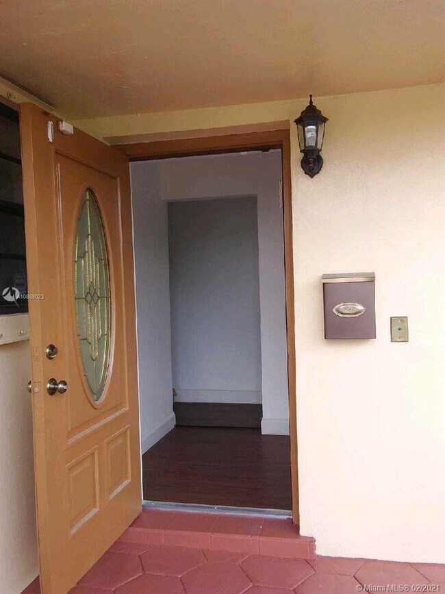 Building Photo - 19703 NE 12th Pl