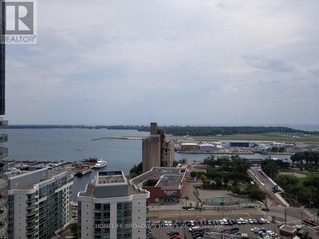 Photo du bâtiment - 17 Bathurst St