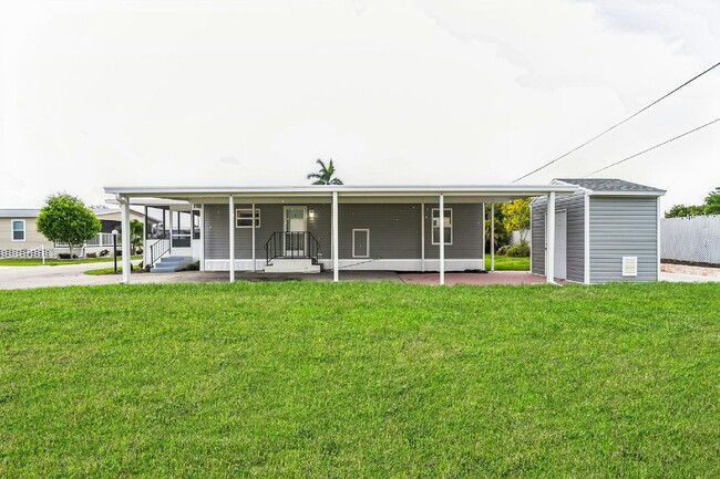 Foto del edificio - 2108 Ixora Ct