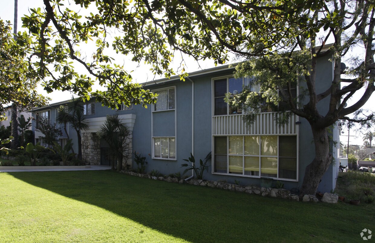 Building Photo - 540 San Vicente Blvd