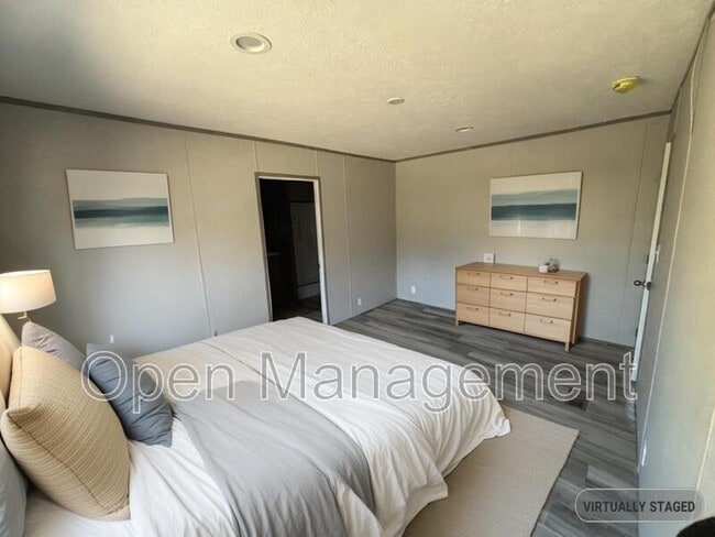 Building Photo - 356 Bayhead Dr