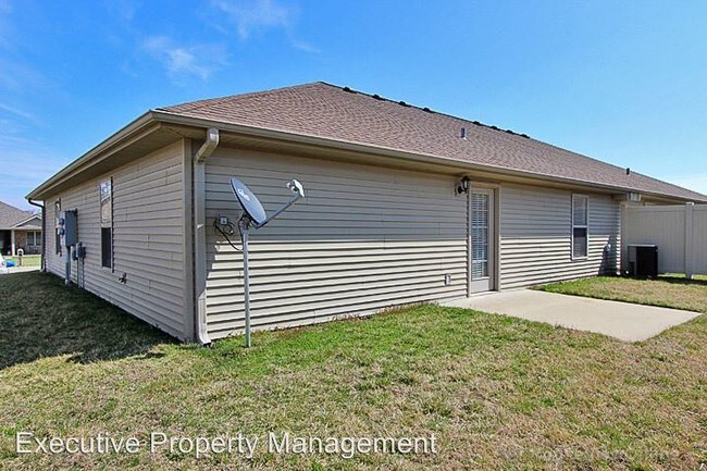 Building Photo - 2415-2415 Travelers Way