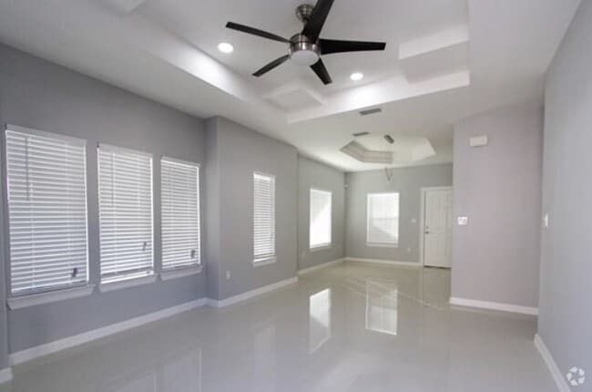 Building Photo - 2614 Primrose Ave