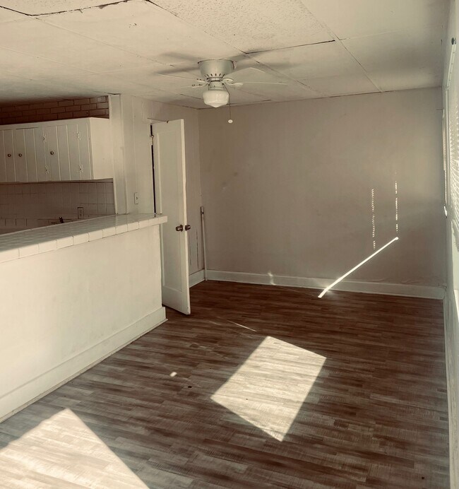 Foto del edificio - 7871 Terrace Rd