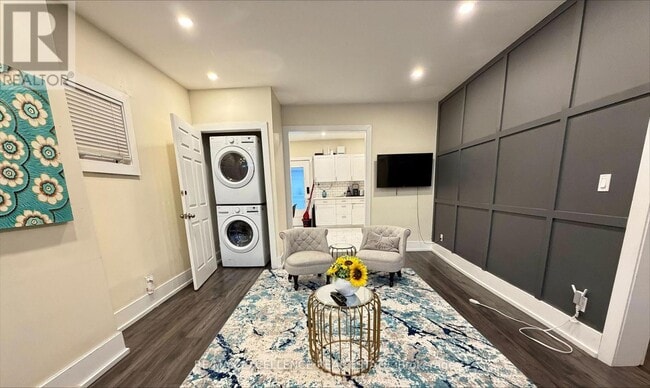 Building Photo - 395 Aberdeen Ave