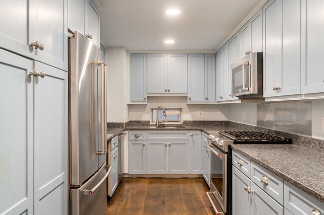 Building Photo - 48 Beacon St