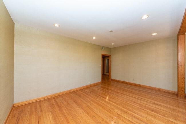 Building Photo - 3413 N Elaine Pl