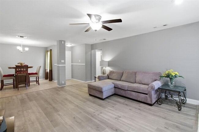 Building Photo - 2410 Buttercup Cir