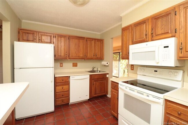 Building Photo - 377 Glenbrook Rd