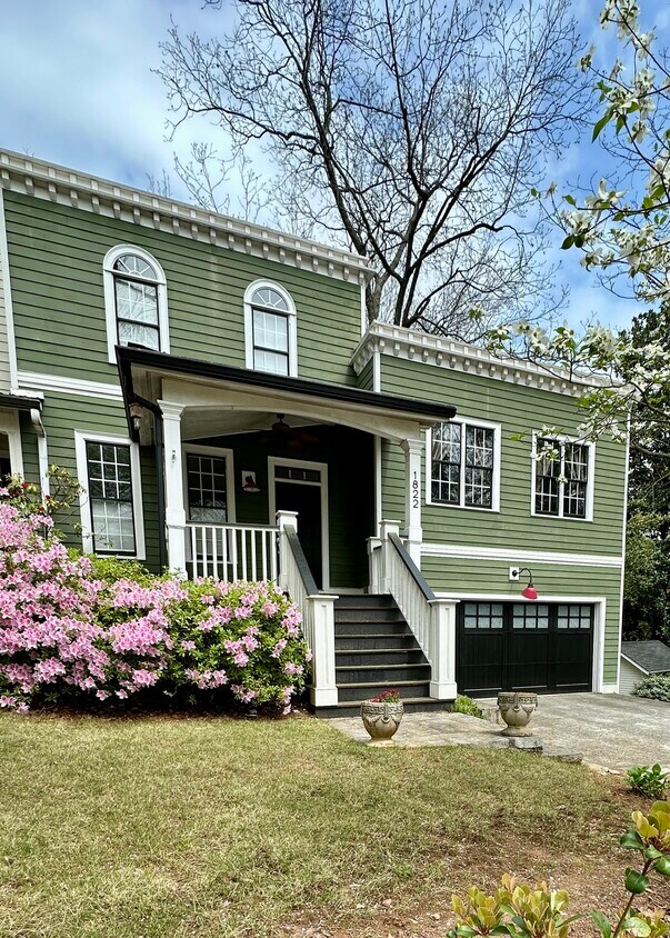 Foto principal - 1822 Indiana Ave NE