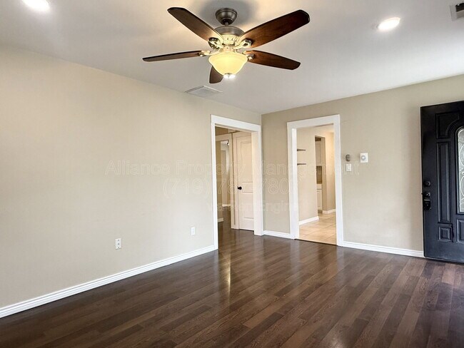 Foto del edificio - 1724 Armstrong Ave