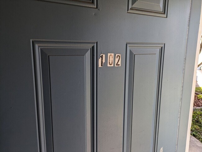 Foto del edificio - Great 1st FL Starter Rental, with Water/Sewer