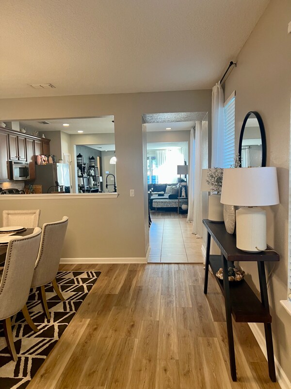 Foto del edificio - 700 Briar View Dr