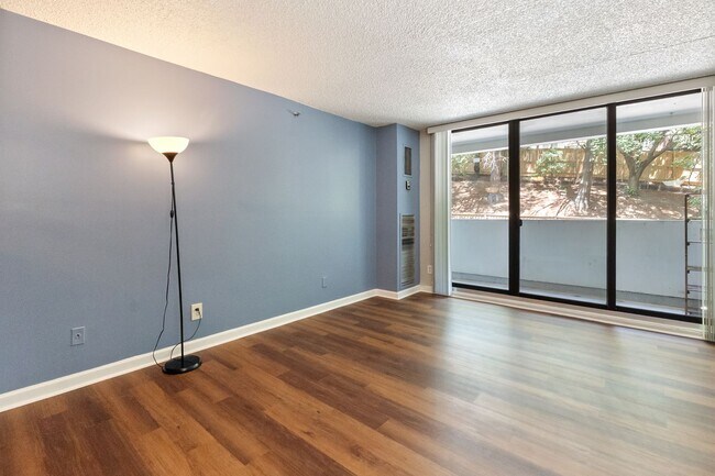 Foto del edificio - 5911 Edsall Rd