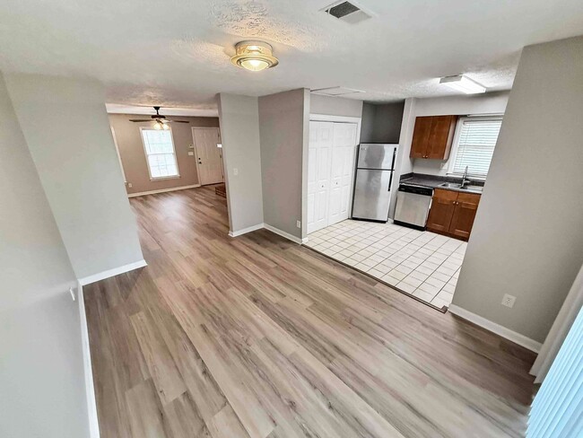 Building Photo - Charming 2 BR/2.5BA Townhome in Marietta!