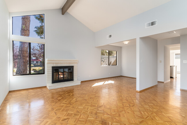 Building Photo - 909 Ironwood Rd