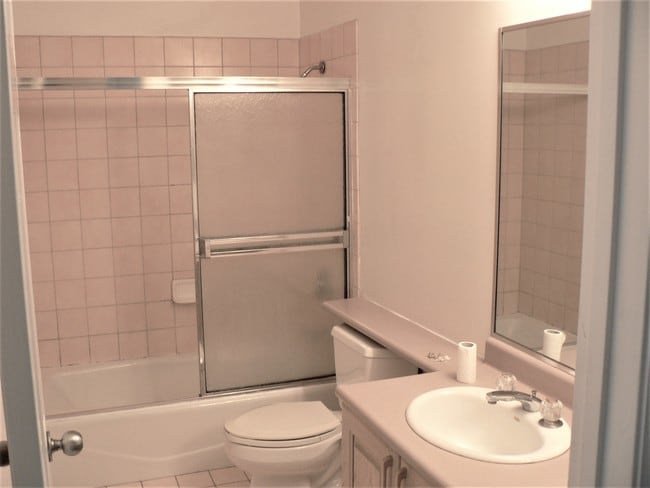 Building Photo - 560 3rd Ave